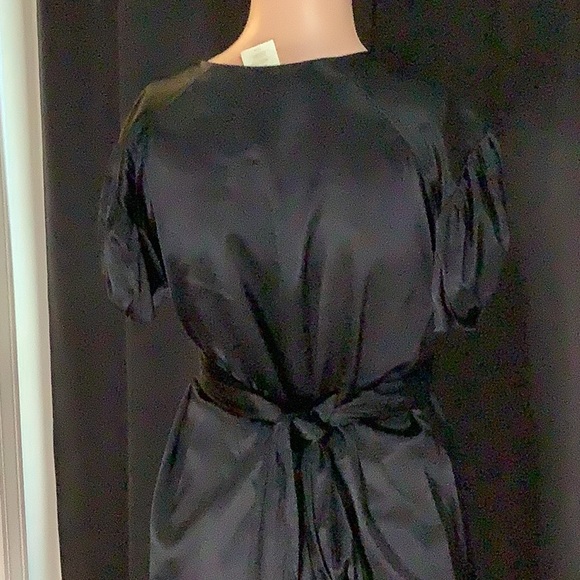 Beautiful medium size satin top with belt - Picture 4 of 5